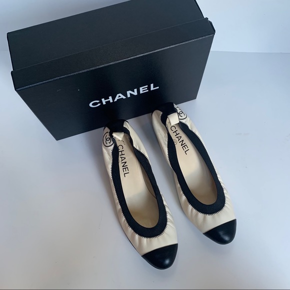 CHANEL Lambskin Patent CC Elastic Stretch Pumps - Picture 8 of 11